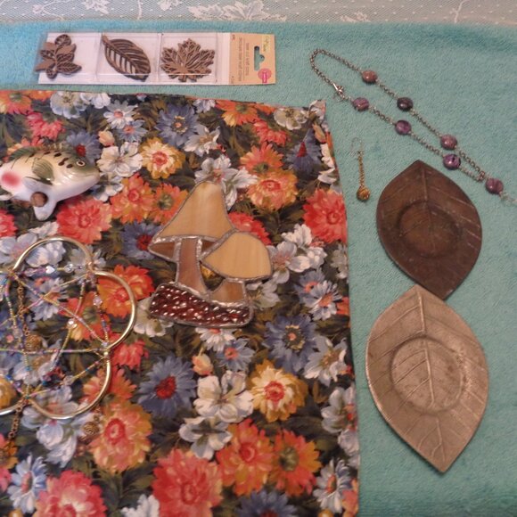 RETRO COUNTRY STYLE MUSHROOMS BEADS HANG NECKLACE CASE STENCILS FISH LEAVES LOY - Picture 1 of 13